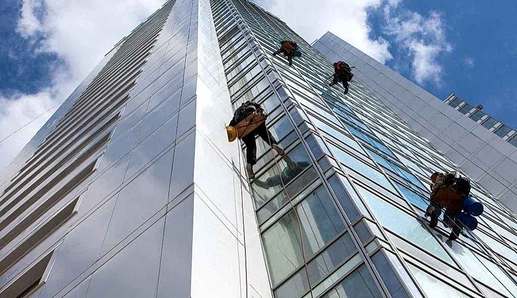 Abseiling (Outside glass cleaning service)